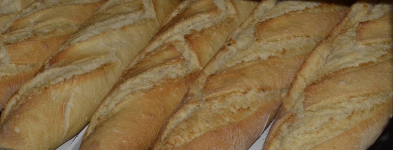 Pan artesanal recién horneado